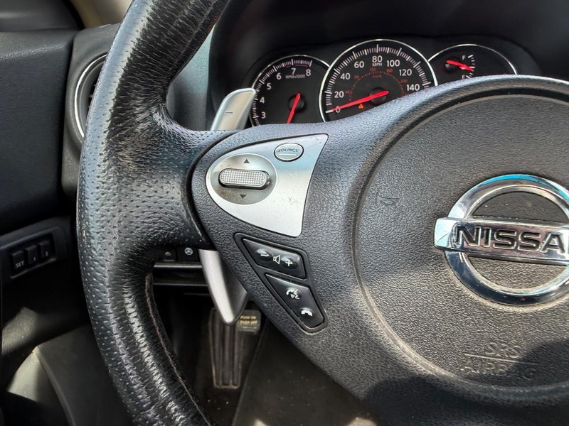 Nissan Maxima Vehicle Full-screen Gallery Image 10