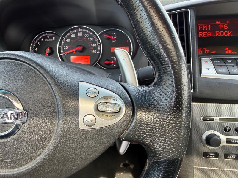 Nissan Maxima Vehicle Full-screen Gallery Image 11
