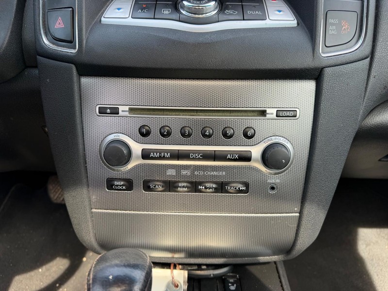 Nissan Maxima Vehicle Full-screen Gallery Image 13