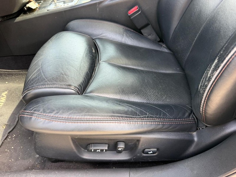 Nissan Maxima Vehicle Full-screen Gallery Image 18