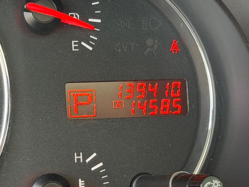 Nissan Maxima Vehicle Full-screen Gallery Image 19