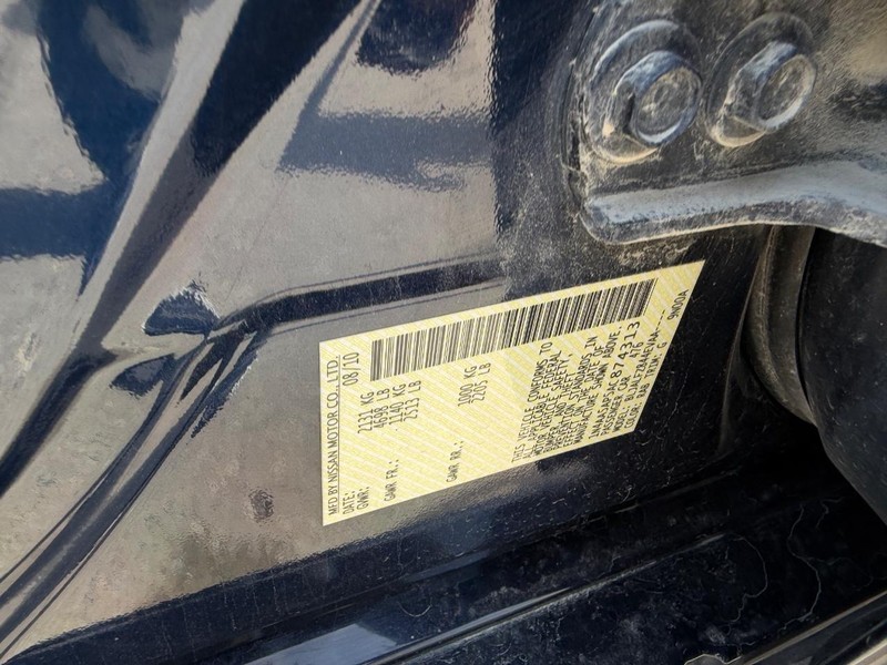 Nissan Maxima Vehicle Full-screen Gallery Image 20