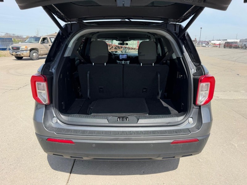 Ford Explorer Vehicle Full-screen Gallery Image 5