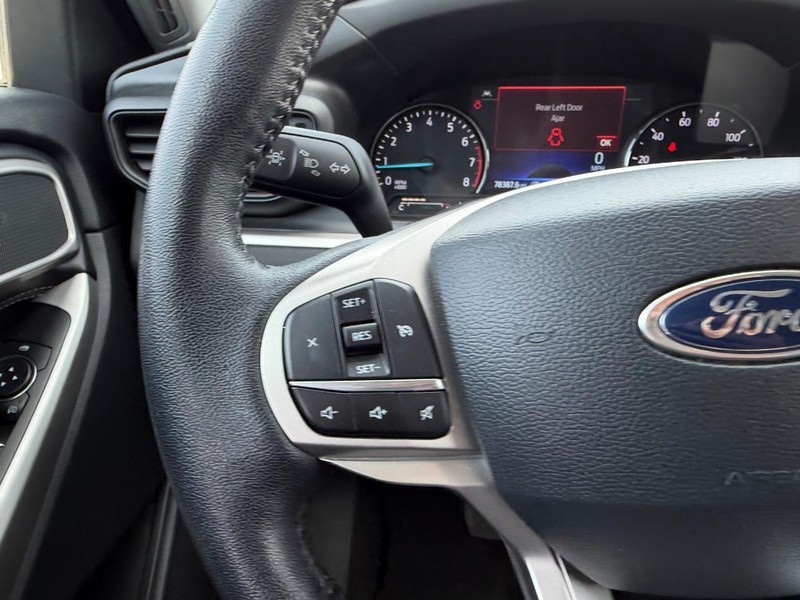 Ford Explorer Vehicle Full-screen Gallery Image 13