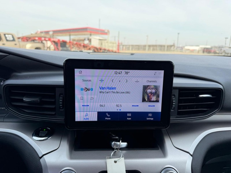 Ford Explorer Vehicle Full-screen Gallery Image 15