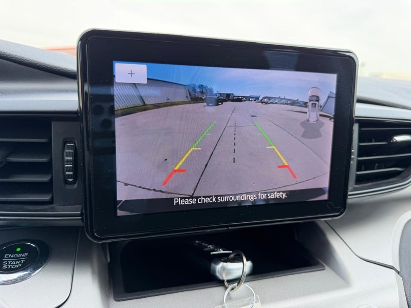 Ford Explorer Vehicle Full-screen Gallery Image 22