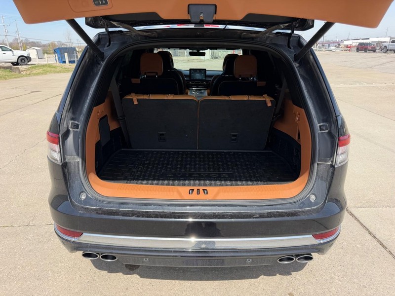 Lincoln Aviator Vehicle Full-screen Gallery Image 5