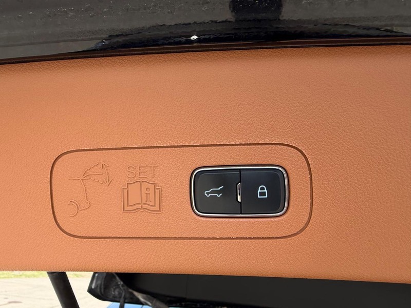 Lincoln Aviator Vehicle Full-screen Gallery Image 6