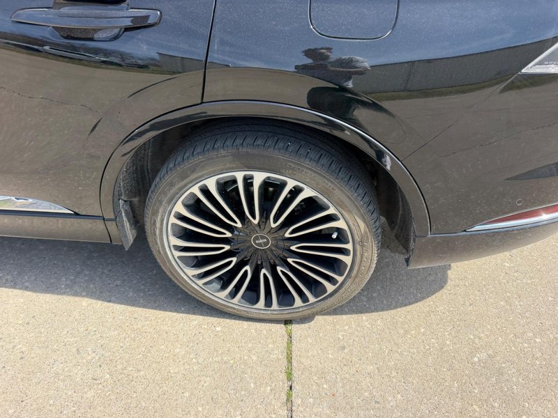 Lincoln Aviator Vehicle Full-screen Gallery Image 7