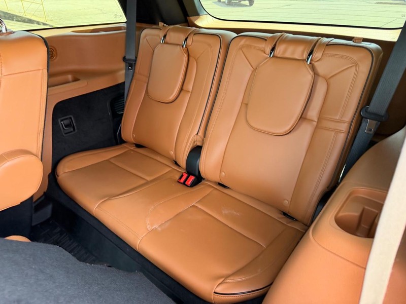 Lincoln Aviator Vehicle Full-screen Gallery Image 8