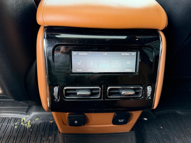 Lincoln Aviator Vehicle Full-screen Gallery Image 11