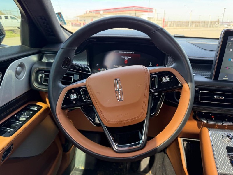 Lincoln Aviator Vehicle Full-screen Gallery Image 13