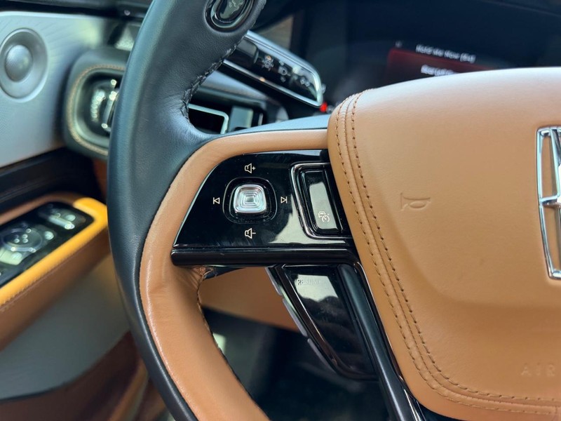 Lincoln Aviator Vehicle Full-screen Gallery Image 14