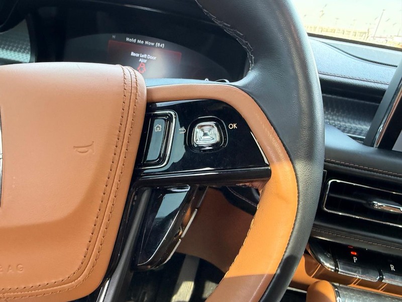 Lincoln Aviator Vehicle Full-screen Gallery Image 15