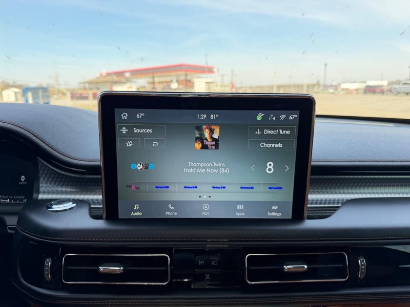 Lincoln Aviator Vehicle Full-screen Gallery Image 16