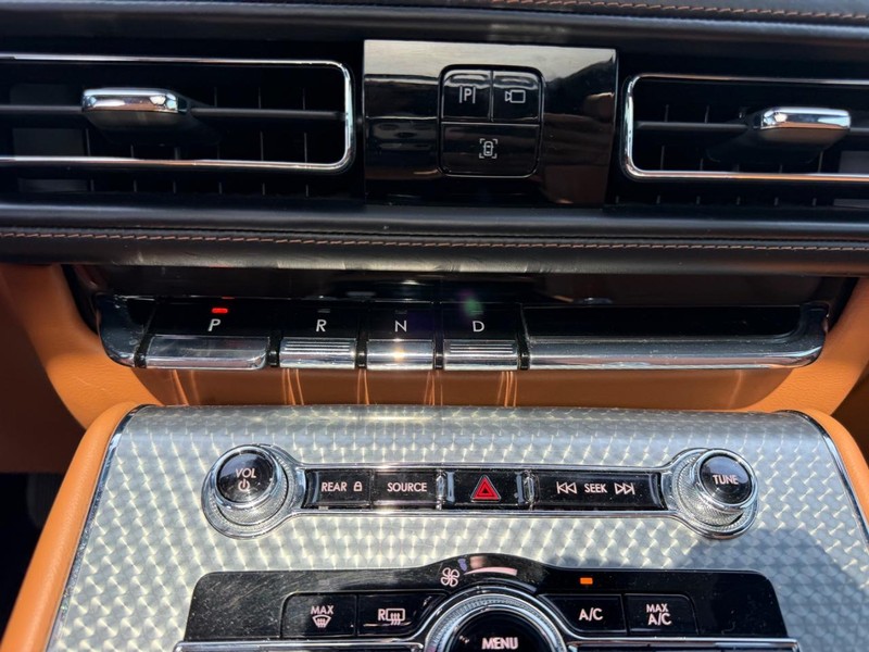 Lincoln Aviator Vehicle Full-screen Gallery Image 17