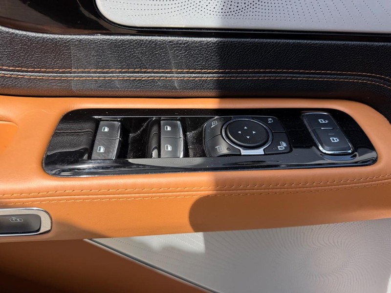 Lincoln Aviator Vehicle Full-screen Gallery Image 20