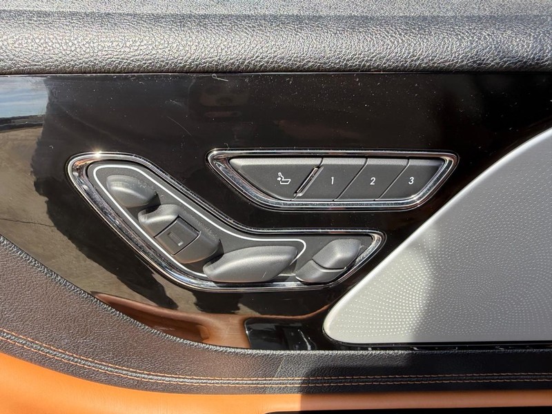 Lincoln Aviator Vehicle Full-screen Gallery Image 21