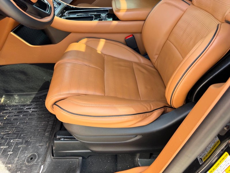 Lincoln Aviator Vehicle Full-screen Gallery Image 22