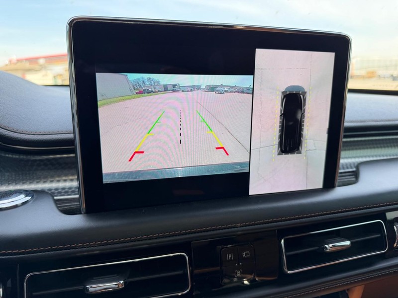 Lincoln Aviator Vehicle Full-screen Gallery Image 24