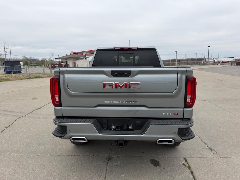 GMC Sierra 1500 Vehicle Full-screen Gallery Image 4