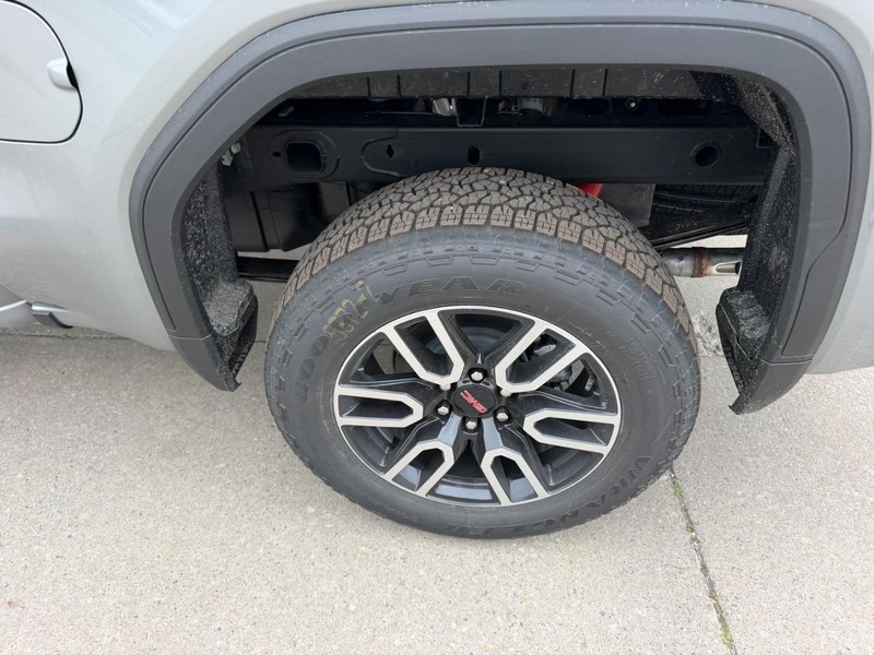 GMC Sierra 1500 Vehicle Full-screen Gallery Image 6