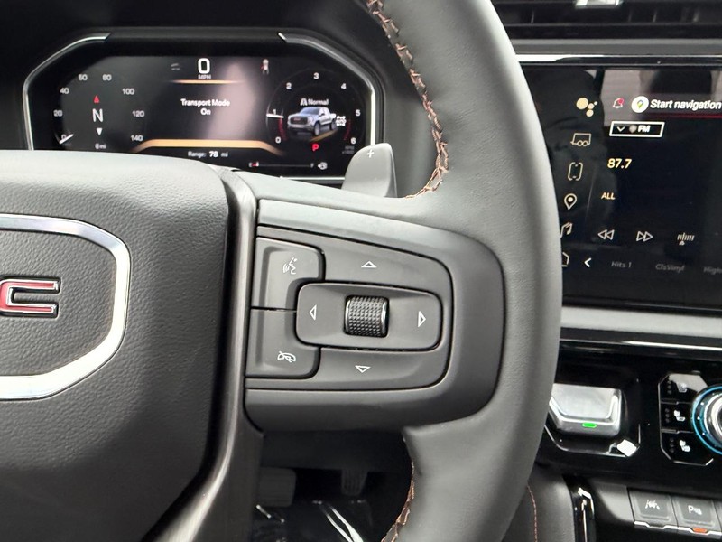 GMC Sierra 1500 Vehicle Full-screen Gallery Image 12