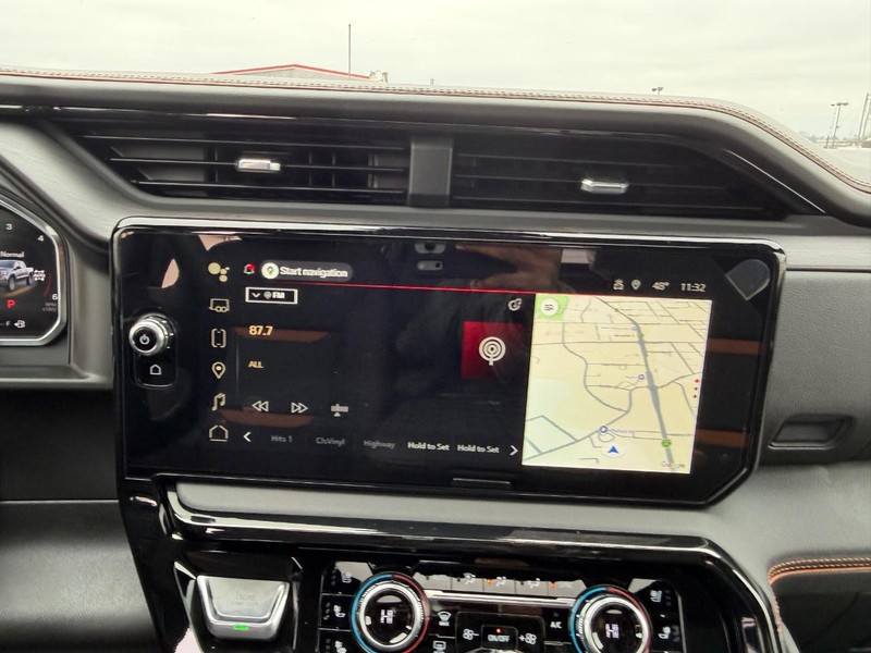 GMC Sierra 1500 Vehicle Full-screen Gallery Image 13