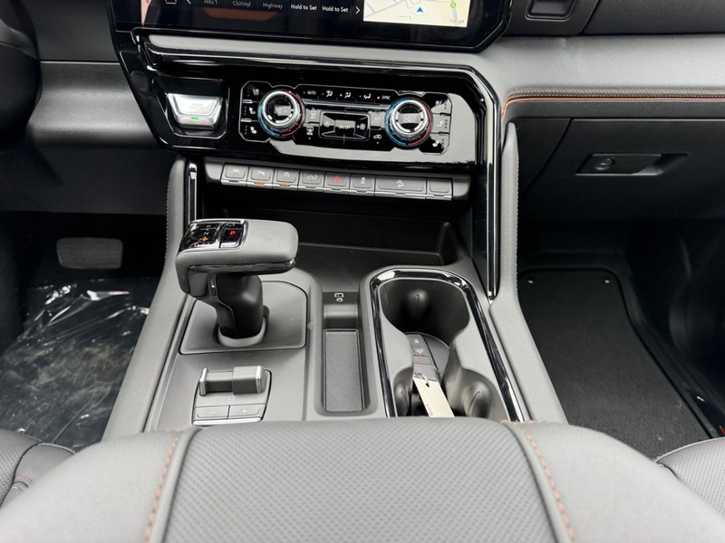 GMC Sierra 1500 Vehicle Full-screen Gallery Image 15