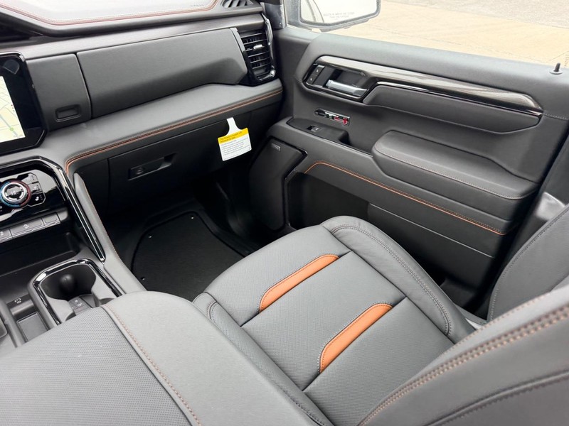 GMC Sierra 1500 Vehicle Full-screen Gallery Image 16