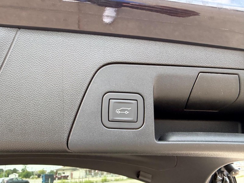 Buick Envision Vehicle Full-screen Gallery Image 6