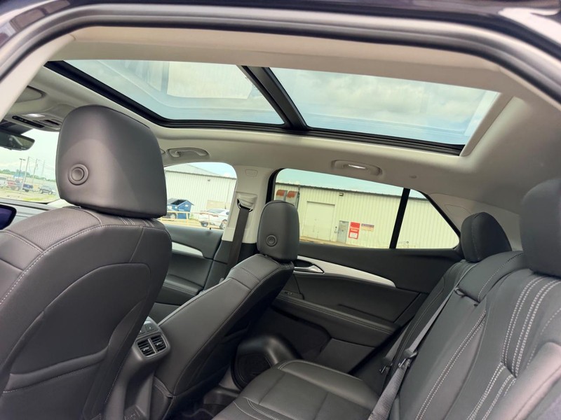 Buick Envision Vehicle Full-screen Gallery Image 9