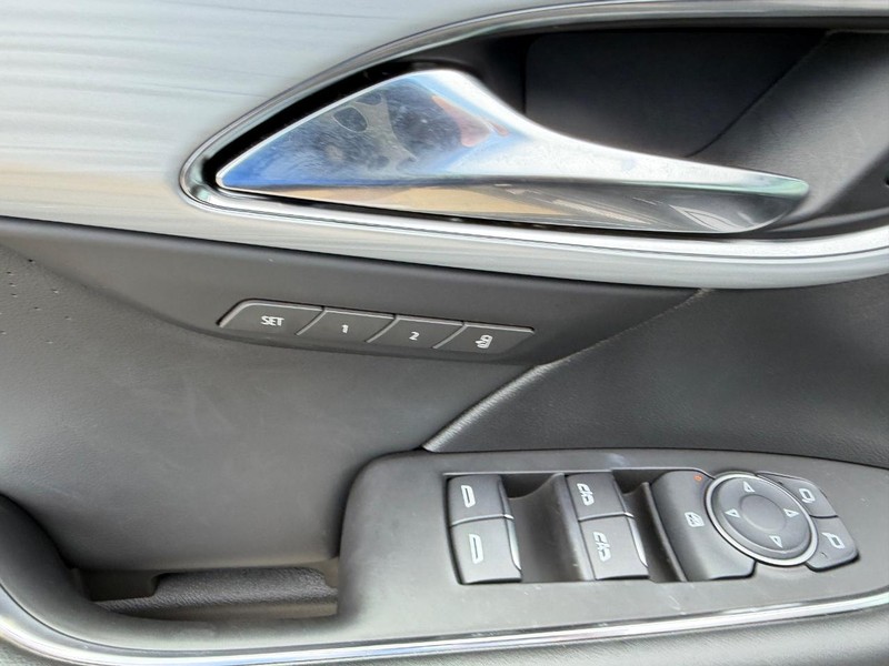 Buick Envision Vehicle Full-screen Gallery Image 18