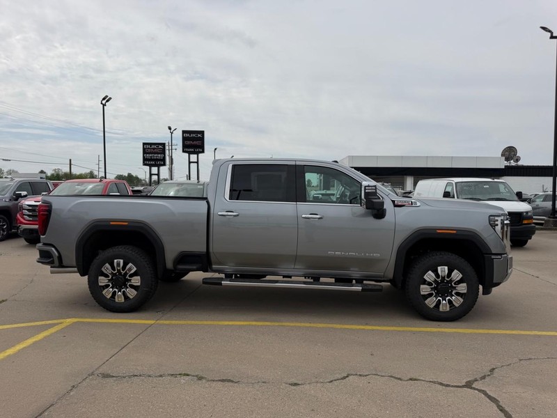 GMC Sierra 2500HD Vehicle Full-screen Gallery Image 2