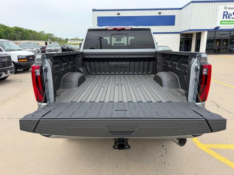 GMC Sierra 2500HD Vehicle Full-screen Gallery Image 5