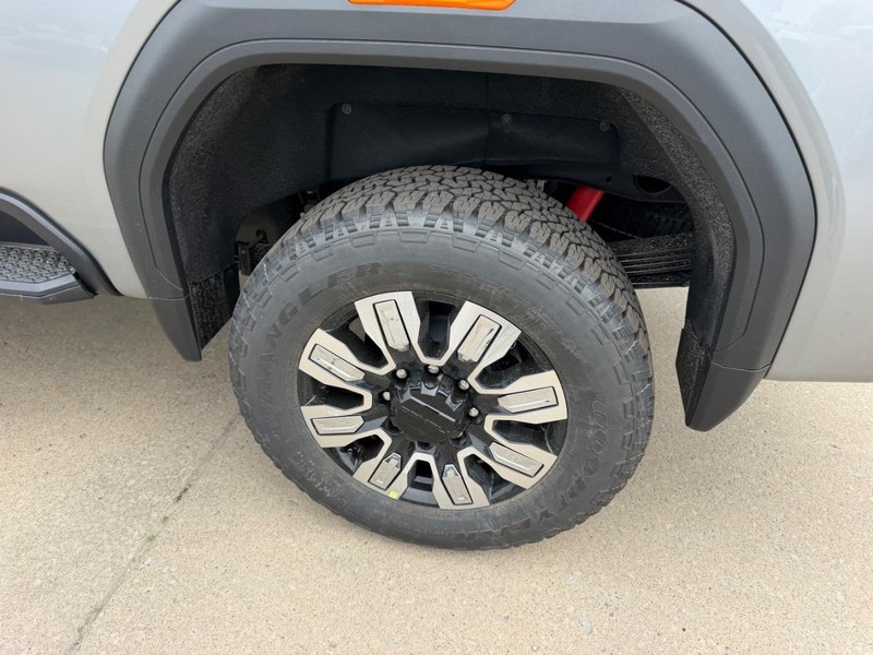 GMC Sierra 2500HD Vehicle Full-screen Gallery Image 6
