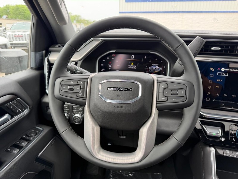 GMC Sierra 2500HD Vehicle Full-screen Gallery Image 10