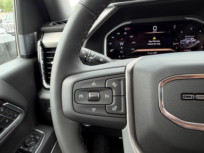 GMC Sierra 2500HD Vehicle Full-screen Gallery Image 11