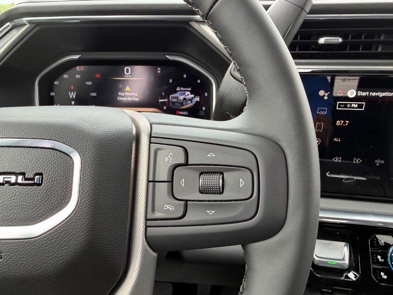 GMC Sierra 2500HD Vehicle Full-screen Gallery Image 12