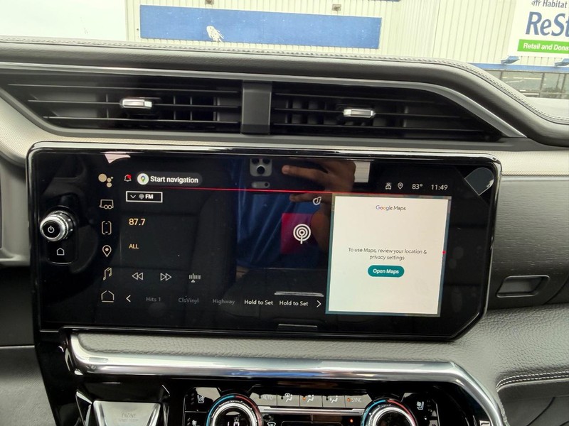 GMC Sierra 2500HD Vehicle Full-screen Gallery Image 13