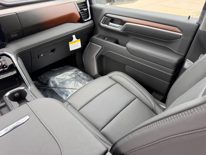 GMC Sierra 2500HD Vehicle Full-screen Gallery Image 15