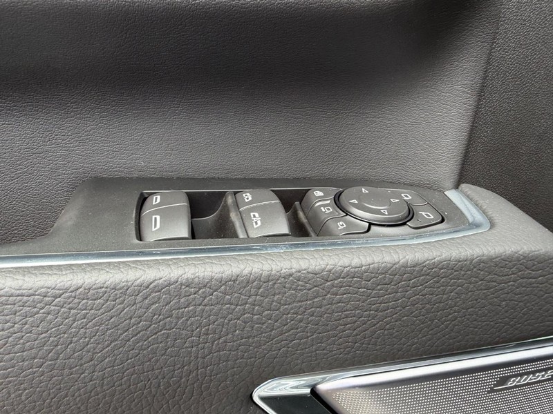 GMC Sierra 2500HD Vehicle Full-screen Gallery Image 16