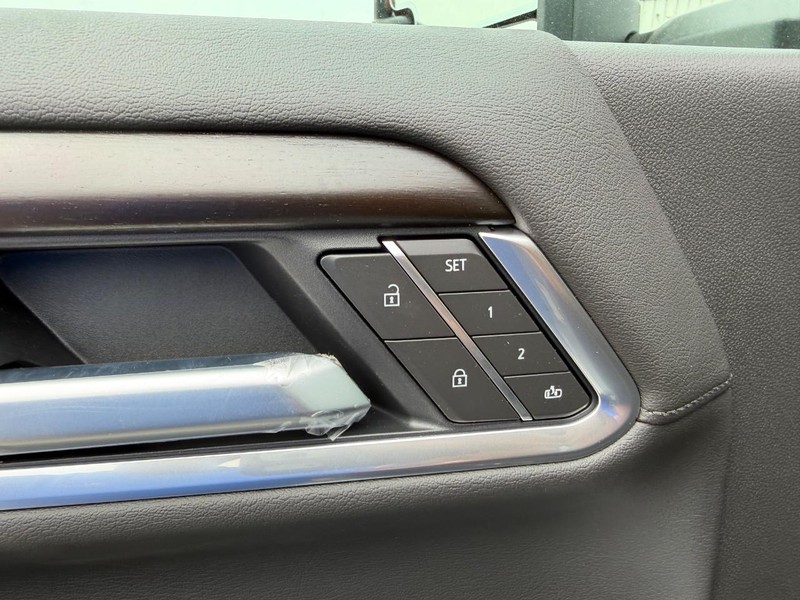 GMC Sierra 2500HD Vehicle Full-screen Gallery Image 17