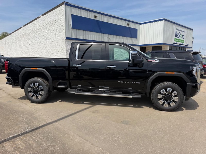 GMC Sierra 2500HD Vehicle Full-screen Gallery Image 2