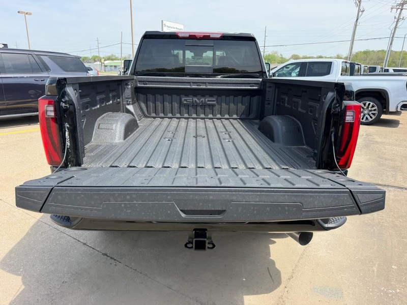 GMC Sierra 2500HD Vehicle Full-screen Gallery Image 5