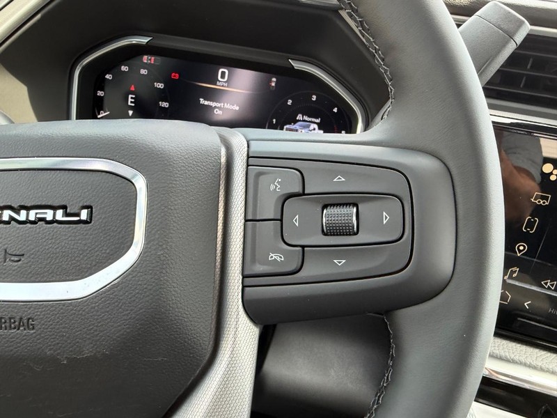 GMC Sierra 2500HD Vehicle Full-screen Gallery Image 12