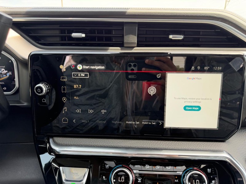 GMC Sierra 2500HD Vehicle Full-screen Gallery Image 13