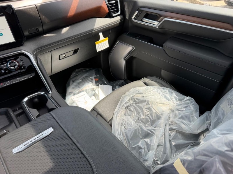 GMC Sierra 2500HD Vehicle Full-screen Gallery Image 15