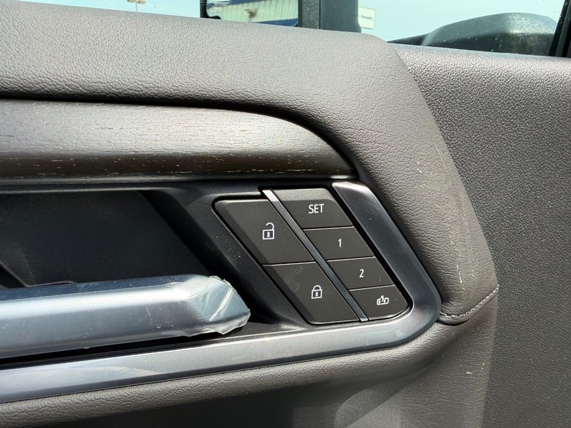 GMC Sierra 2500HD Vehicle Full-screen Gallery Image 17