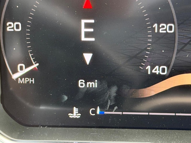 GMC Sierra 2500HD Vehicle Full-screen Gallery Image 19